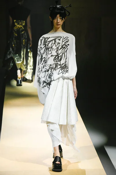 Look 16
